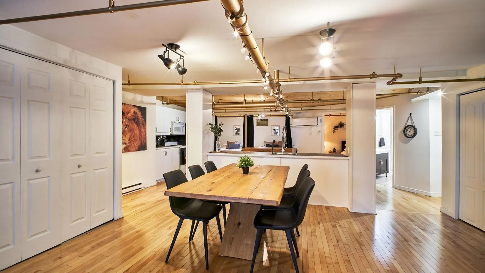 Lion'S Den // Spacious 1500 Sqft Quebec City 0*,  Canada